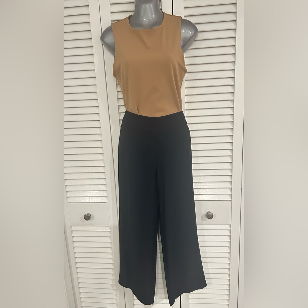 AKRIS black pant- side zipper- black- size 10